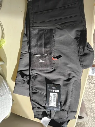 Pantalón de trabajo gris y negro