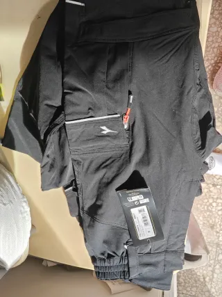 Pantalón de trabajo gris y negro