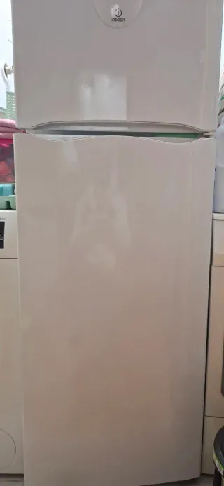 Nevera INDESIT blanca con congelador