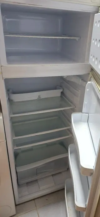 Nevera INDESIT blanca con congelador