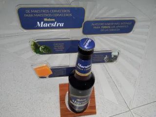 Expositor Mahou Maestra Doble Lúpulo