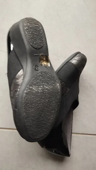 Zapatos de señora negros y plateados