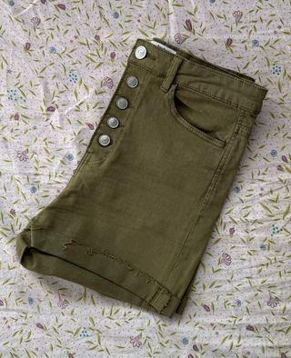 Pantalón corto Stradivarius tiro alto verde