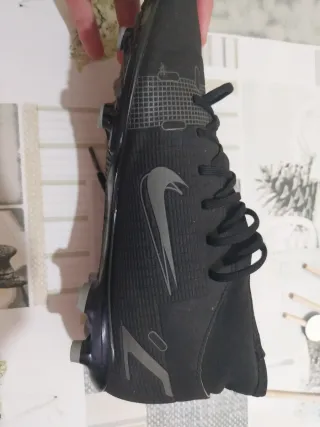 Botas de fútbol Mercurial negras talla 42