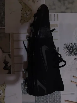 Botas de fútbol Mercurial negras talla 42