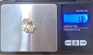 Pendiente de oro de 18k circonitas, 1.34 g.