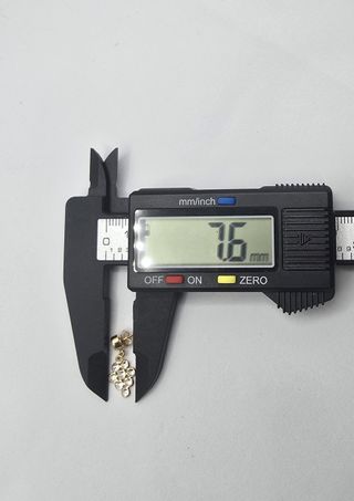 Pendiente de oro de 18k circonitas, 1.34 g.