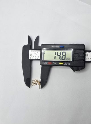 Pendiente de oro de 18k circonitas, 1.34 g.