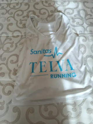 Conjunto deportivo: mallas y camisetas