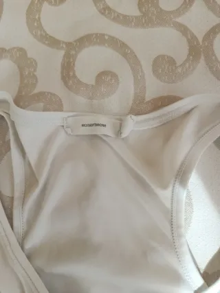 Conjunto deportivo: mallas y camisetas