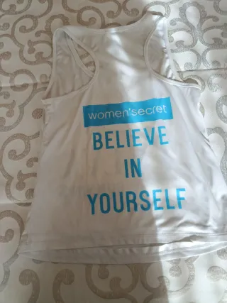 Conjunto deportivo: mallas y camisetas