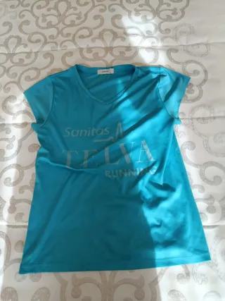 Conjunto deportivo: mallas y camisetas