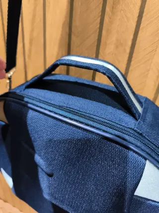 Neceser de viaje multiusos azul y blanco