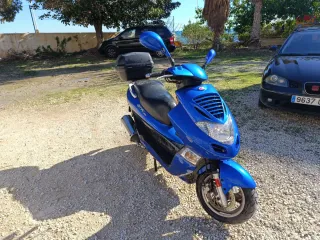 Kymco Bet&Win 250cc Maxiscooter Azul