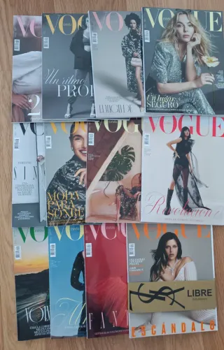 Pack con los 12 número Vogue España año 2021