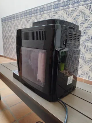 Cafetera Automática Negra DeLonghi