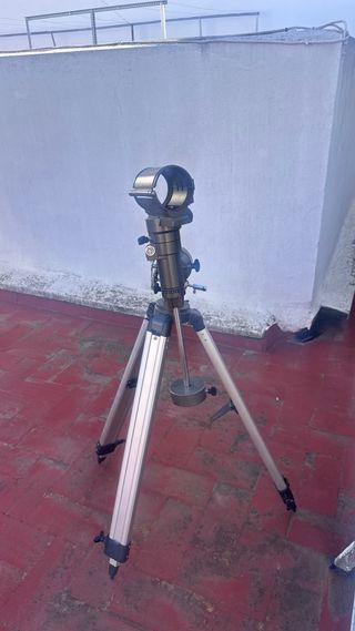 Trípode con montura para telescopio