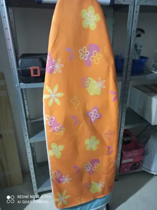 Tabla de planchar con funda naranja