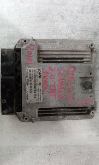 Centralita motor nissan p05033700af pickup 99045