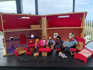 Casita de muñecas de madera Eureka