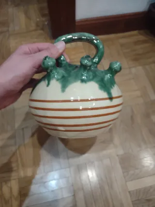 Botijo de cerámica artesanal