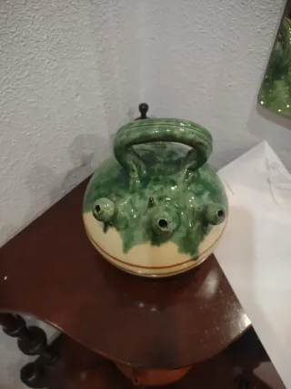 Botijo de cerámica artesanal