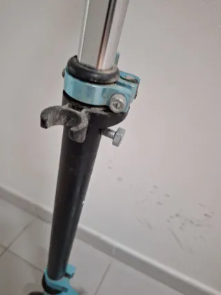 Patinete 2 ruedas azul con freno trasero