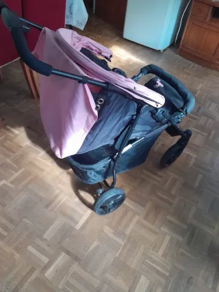 Carrito de bebé rosa y negro