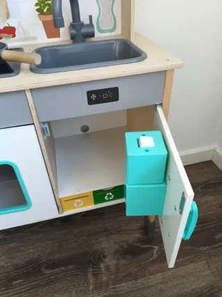 Cocinita de juguete con accesorios