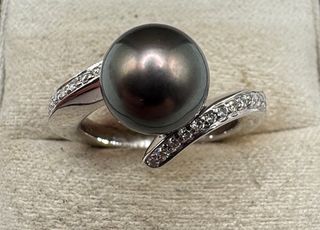 Anillo Oro 18k Perla Negra y Diamantes