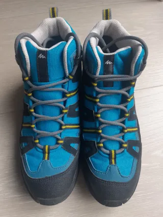 Botas de montaña Quechua talla 36 A ESTRENAR.