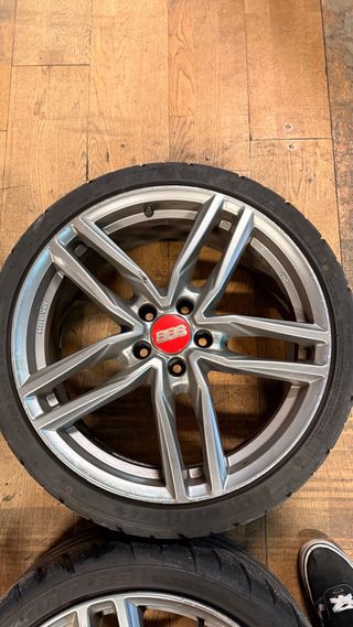Llantas Alutec Ikenu 19x8 ET20 5x112 con neumatico