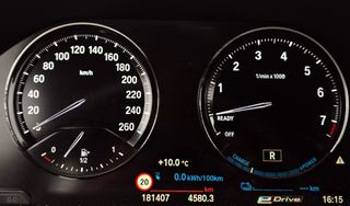 BMW X1 Hibrido Enchuf. Pegatina 0 emisiones. 220cv