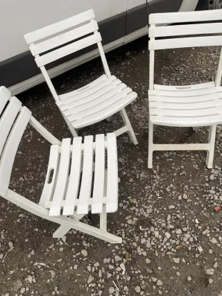 Sillas plegables de plástico blancas