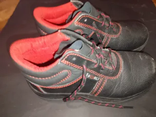 Zapatillas de seguridad Forli negras y rojas