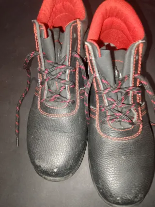 Zapatillas de seguridad Forli negras y rojas