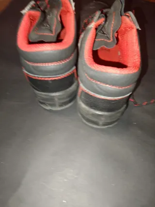 Zapatillas de seguridad Forli negras y rojas