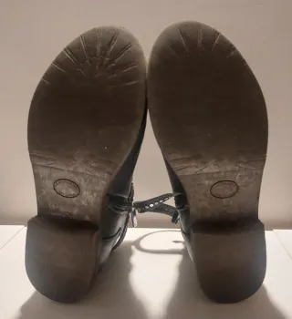 Stivaletti donna neri con borchie