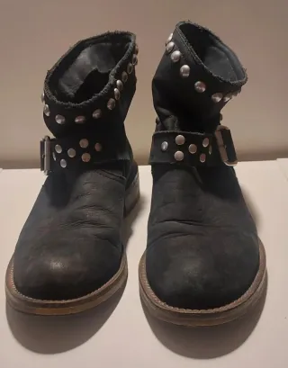 Stivaletti donna neri con borchie