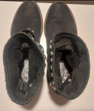 Stivaletti donna neri con borchie