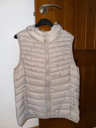 Chaleco acolchado mujer gris perla