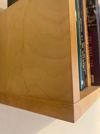 Estantería de madera para libros