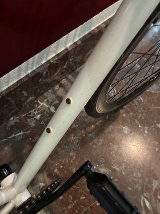 Bici Fixie Blanca con Cesta y Portabultos
