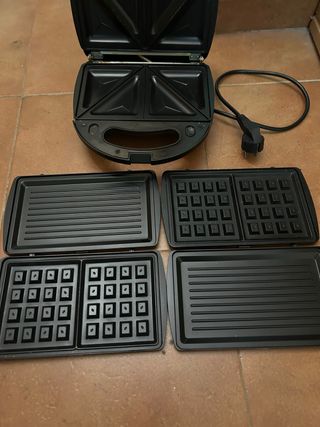 Sandwichera y gofrera 2 en 1