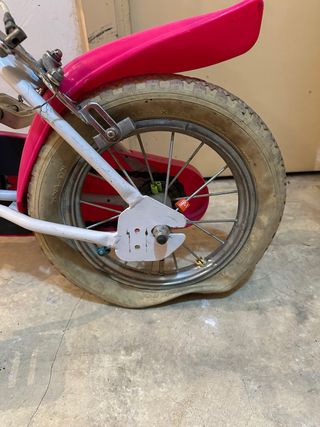 Bicicleta infantil rosa y blanca