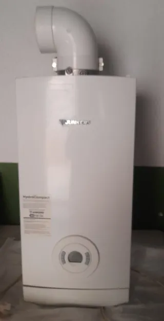 Calentador Junkers gas natural  HydroCompact