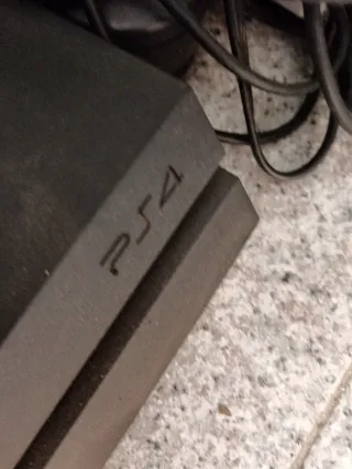 Consolas PS3, PS4 y N64 con mandos y cables