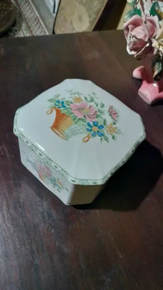 Caja con 6 ceniceros La Cartuja de Sevilla.