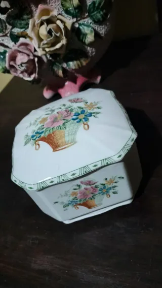 Caja con 6 ceniceros La Cartuja de Sevilla.