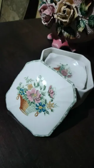 Caja con 6 ceniceros La Cartuja de Sevilla.